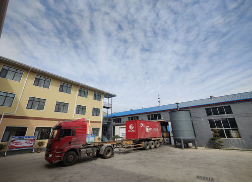 Aktuelle Unternehmensnachrichten über Flexitank ist eine hermetische Siegel-, zusammenklappbare und flexible Tasche/eine Blase, die in 20' DV-Behälter angefüllt wird, und beruht auf 20' Trockenpackwagenbehälterwände und -bodenbelag, um die Massenflüssigladungstasche zu enthalten. Der die Größe/das Volumen flexitanks können sich zwischen 16,000-24,000 Litern erstrecken.