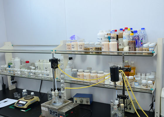 Fühlen sich 30% Chemiefasergewebe-anionische Wachs-Emulsions-weicher natürlicher Glanz feucht